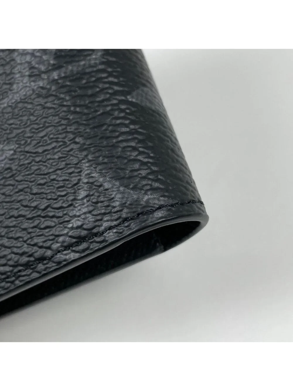 Louis Vuitton Portefeuille Calf Bifold Wallet Monogram Eclipse Noir